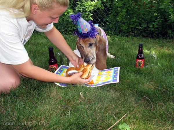 Yantzee snarfed two burgers in about 1/2 a secod so I think her human offerings were accectable. heehee